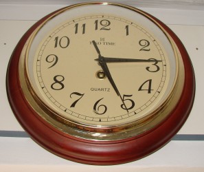 Ceas perete lemn Tiko Time quartz 7587-5